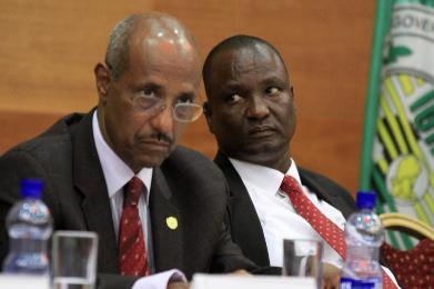 Gen. Taban Deng Gai, the former Governor of Unity State, who leads SPLM-IO Negotiating team in Addis Ababa, glancing at Seyoum Mesfin, the chairperson of IGAD mediators(Photo: file)