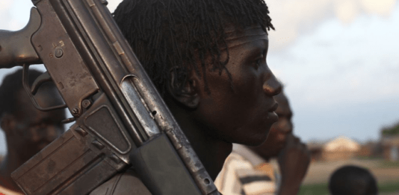 FILE - A man from the Luo Nuer tribe carries his gun in Yuai Uror county, South Sudan (Photo: VOA)