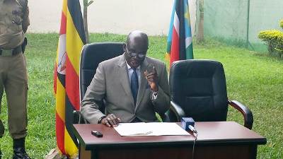 South Sudan Ambassador to Uganda addressing the press in South Sudan Embassy early this year 2014