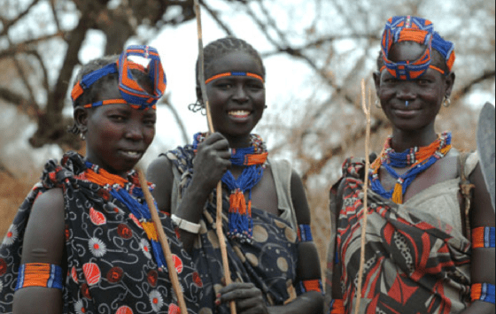 Murle Girls -The Murle are a relatively new ethnic group in Sudan, having immigrated into the region from Ethiopia. The language they speak is from the Surmic language family - languages spoken primarily in southwest Ethiopia.(Photo: Triming Down Memory Lane)