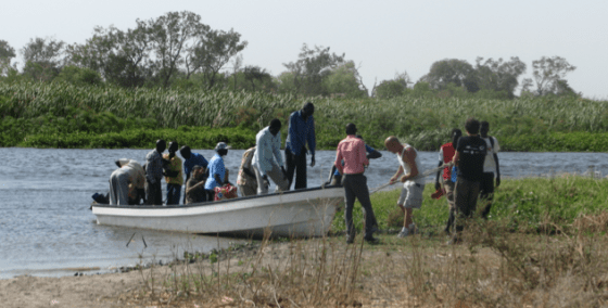 A boat arrives at old Fangak, 2010(Photo: file)