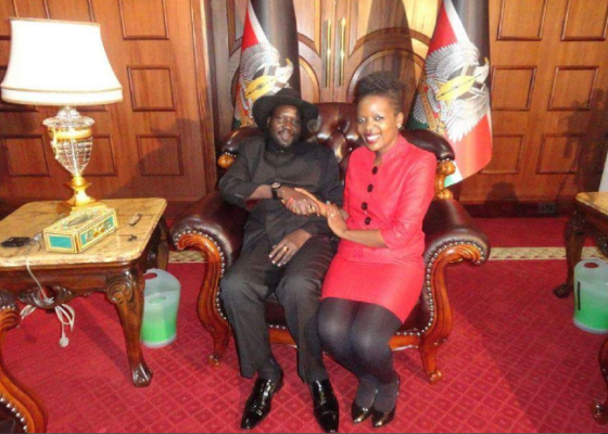 President Salva Kiir shares his thrown with unspecified beautiful miss lady(Photo credits: insiders)