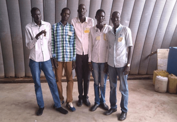 Members of Mayiendit students association in primary and secondary schools posting for the   new executive board for 2016 - 2017(Photo: Nyamilepedia)